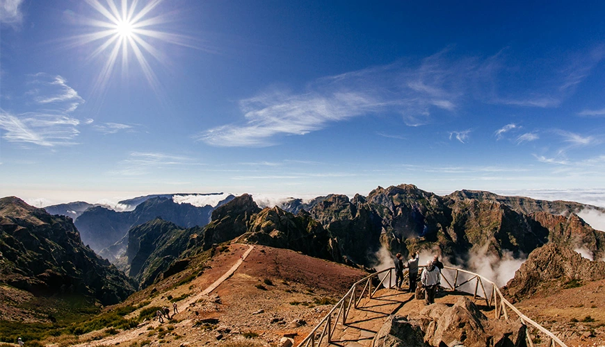 Descubra o Paraíso na Ilha da Madeira: Roteiros de 3, 5 e 7 dias com a Akirent
